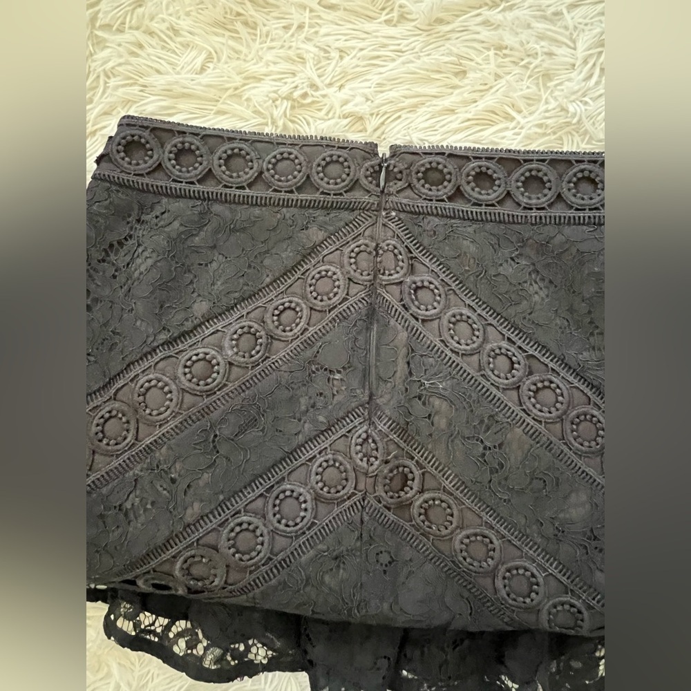 White House Black Market Lace Skirt - size 4 - Picture 9 of 9